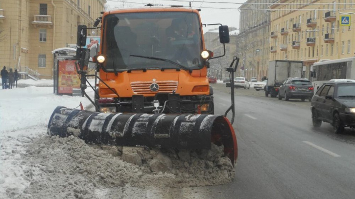 Петербург за сутки очистили от 45 тыс. кубов снега Петербург за сутки очистили от 45 тыс. кубов снега