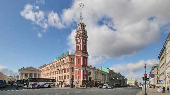Часы на Думской башне в Петербурге вновь остановились