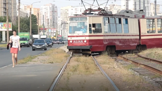 В Выборгском районе с трамвая сняли агрессивного пассажира