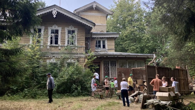 Стартовал II сезон волонтерских акций по сохранению памятников деревянной архитектуры 