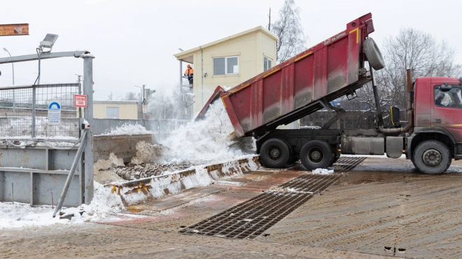 Снегоприемные и снегоплавильные пункты Петербурга приняли более 2 млн кубометров снега