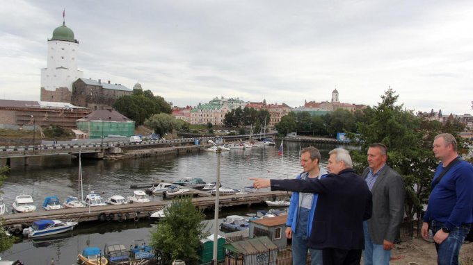 Правительство Ленобласти контролирует ход исполнения работ по благоустройству Смоляного мыса