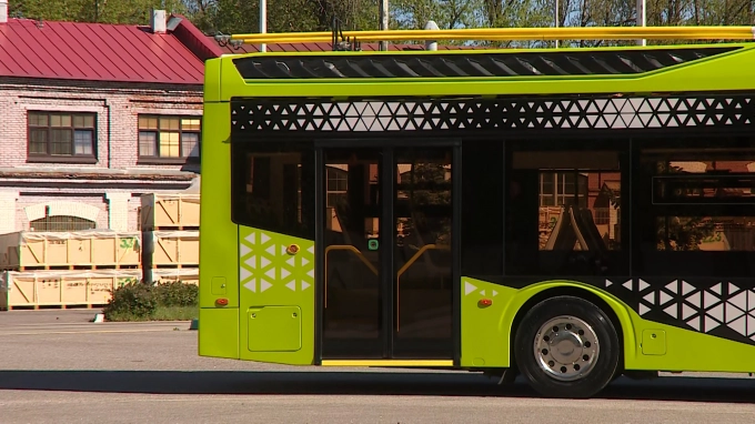 Зеленый электробус 