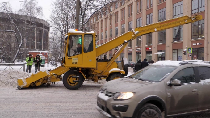 В Петербурге к зимнему сезону планируется закупить 1160 коммунальных машин 