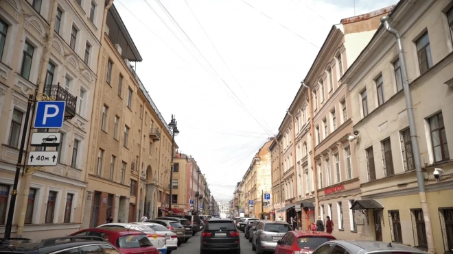Польские болельщики прогулялись по улице Рубинштейна в сопровождении правоохранителей