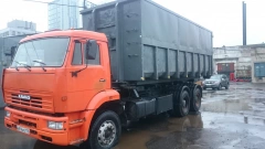 Транспортный парк Невского экологического оператора пополнили 26 мусоровозов
