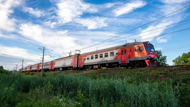 Губернатор Петербурга поздравил железнодорожников с профессиональным праздником