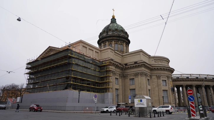 К середине ноября завершится реставрация фасадов Казанского собора 