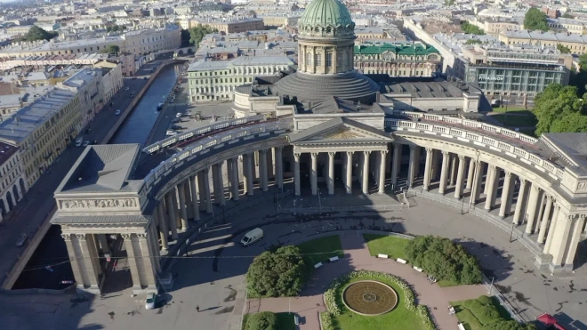 Больше половины петербуржцев считают свой город дорогим