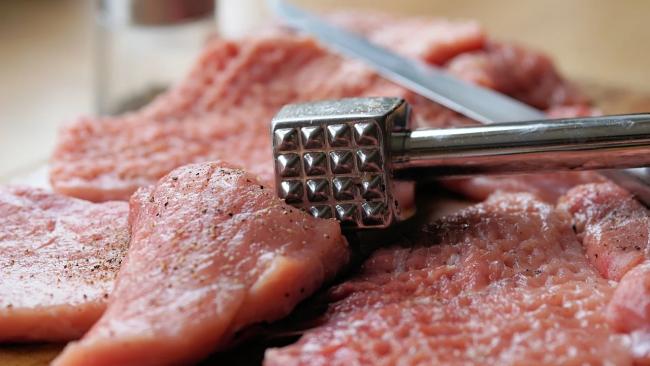 Поставщик мяса на Канонерском острове получит 1,5 млн рублей от партнера