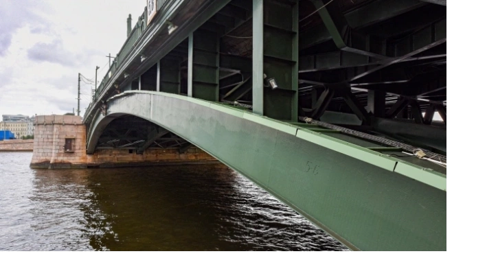 Ремонт Биржевого моста стал причиной огромных пробок