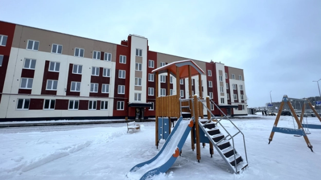 Ещё 65 семей переселяются из аварийного жилья в новые квартиры в Ломоносовском районе