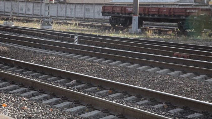 В Петербурге поезд насмерть сбил пенсионерку на станции 