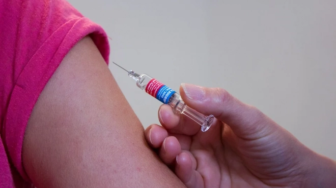 РБК: первую дозу вакцины от COVID-19 получили 14 миллионов россиян