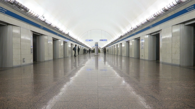 Поезда временно не ходят до станции метро "Парнас"