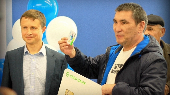 200-тысячным обладателем электронной карты мигранта стал строитель из Узбекистана
