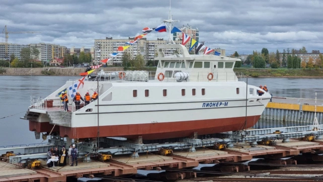 Средне-Невский судостроительный завод спустил на воду научно-исследовательское судно "Пионер-М"