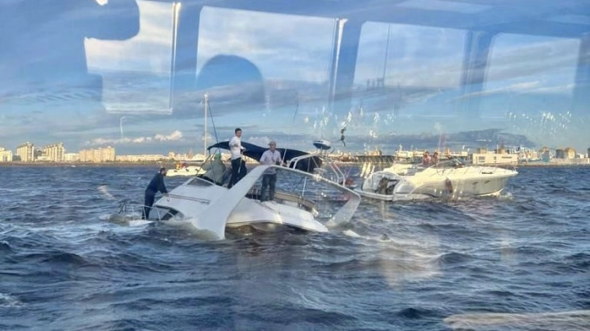 Стало известно об одном погибшем в результате крушения катера у Васильевского острова