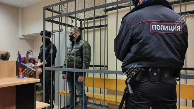 В Петербурге напавшему на девушку-оперативника инспектору ДПС отменили домашний арест