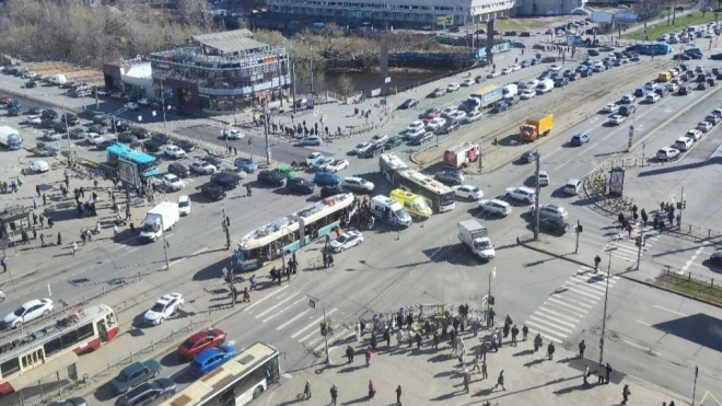 Похоронили петербурженку, погибшую в ДТП с трамваем на Наличной улице