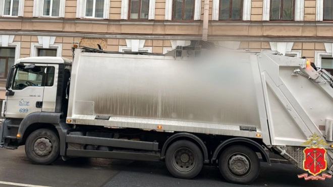 Водитель мусоровоза, сбивший насмерть женщину в Дровяном переулке, стал фигурантом уголовного дела