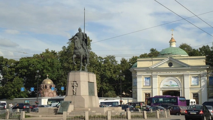 В день празднования 800-летия Александра Невского ограничат движение в центре Петербурга