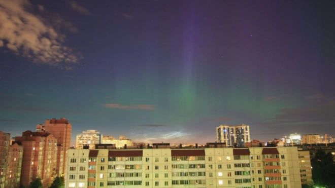 Первое за сезон северное сияние наблюдали в Петербурге и Ленобласти