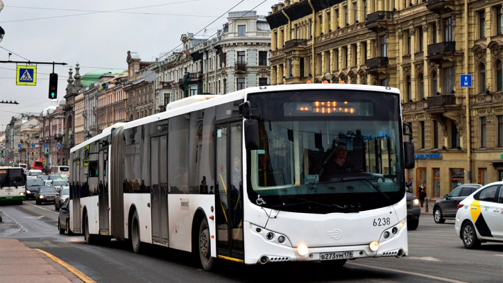 Автобусы и троллейбусы Петербурга изменят маршруты 8 сентября 