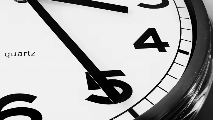 Часы на Невском проспекте cнова показывают точное время 