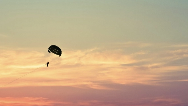 Прокуратура проверит на безопасность прыжок с парашютом в районе аэродрома "Горская"