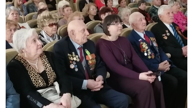Марафон "Голоса Победы" посетили более 90 ветеранов в Петербурге 