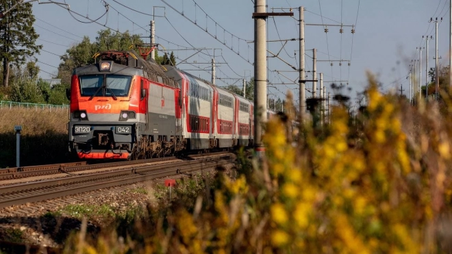 Перевозки двухэтажными поездами из Петербурга выросли на 7%