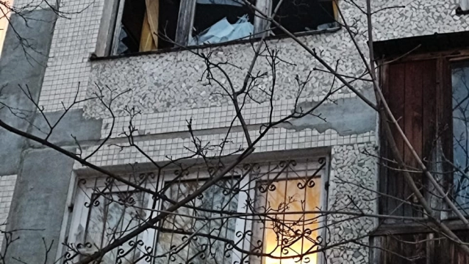 На Будапештской улице пенсионер разбил окна в квартире и упал с высоты на асфальт