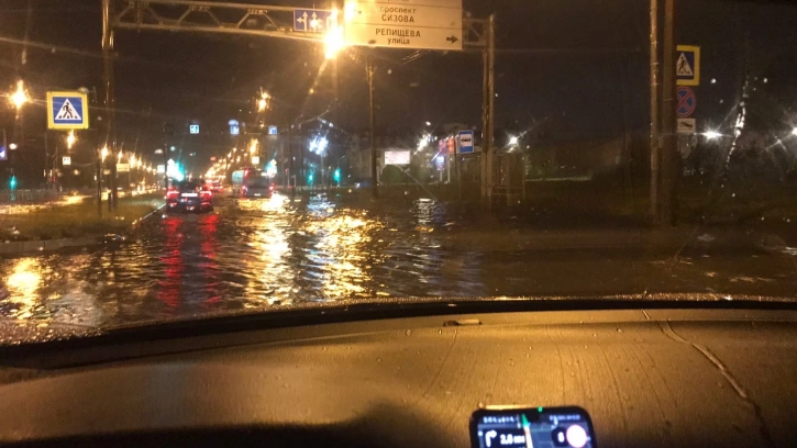 "Водоканал" рассказал о небезопасных во время дождя парковках