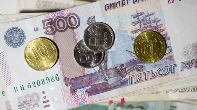 Почти половина петербуржцев не даёт деньги в долг