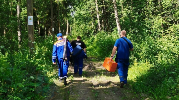 С Бугровского маяка эвакуировали мужчину