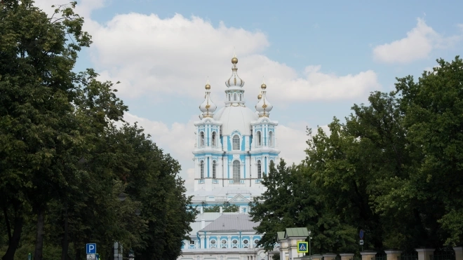 Ограду Смольного собора готовятся частично реставрировать за 74 млн рублей 