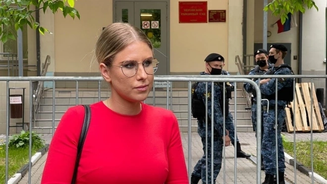 СМИ: Любовь Соболь уехала из России вопреки приговору суда