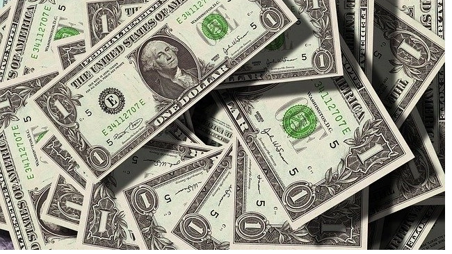 Экономист Наметкин сообщил о снижении интереса к покупке наличных долларов