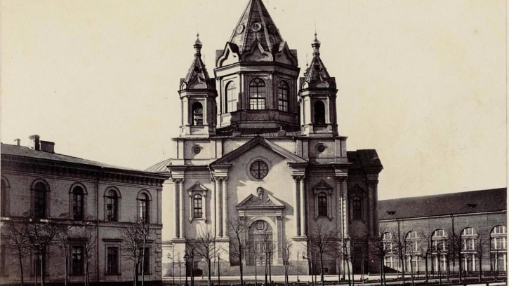 Фундамент Благовещенской церкви на площади Труда признали памятником 