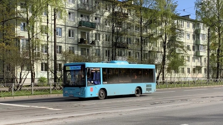 "Лазурные" автобусы Смольного нуждаются в ремонте уже после полугода эксплуатации 