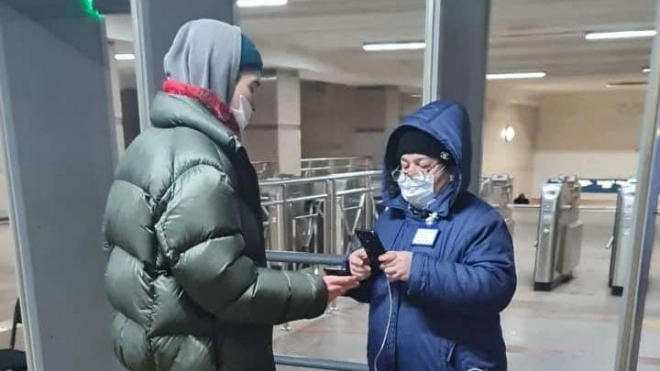 В Казани намерены взыскать убытки с пассажиров без QR-кодов из-за простоя транспорта