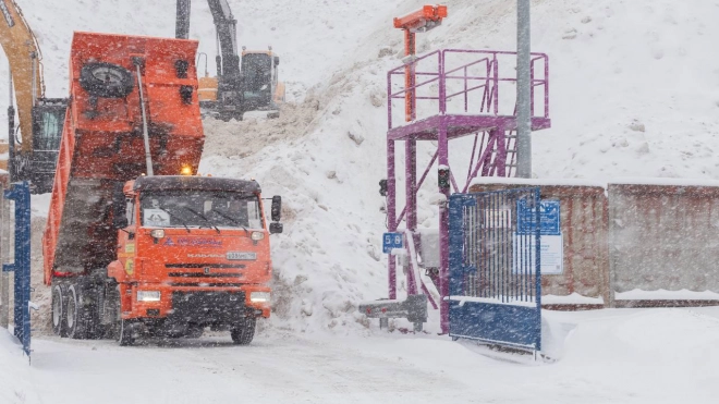 В Петербурге за зиму было принято 3 млн 115 тысяч кубометров снежных масс
