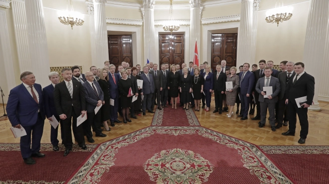 Депутаты нового созыва петербургского парламента получили удостоверения в Мариинском дворце