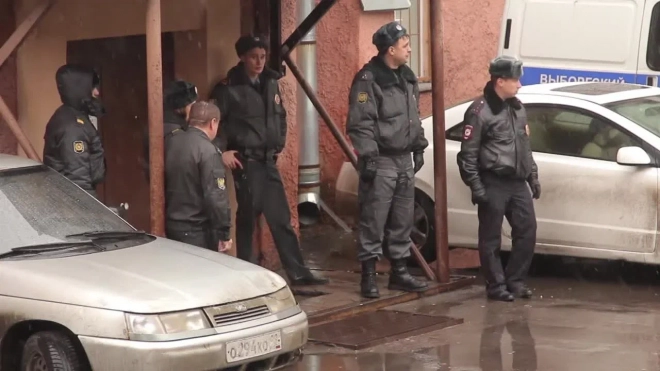 Во дворе Кировского района 5 часов не убирали тело мужчины