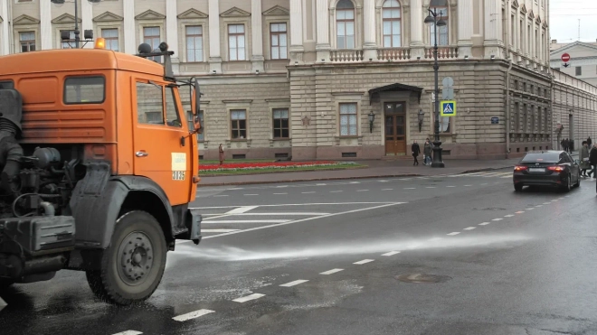С улиц Петербурга вывезли 1,3 тыс. кубометров мусора