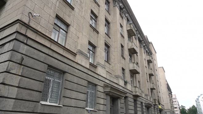 В Петербурге дети стали чаще выпадать из окон жилых домов