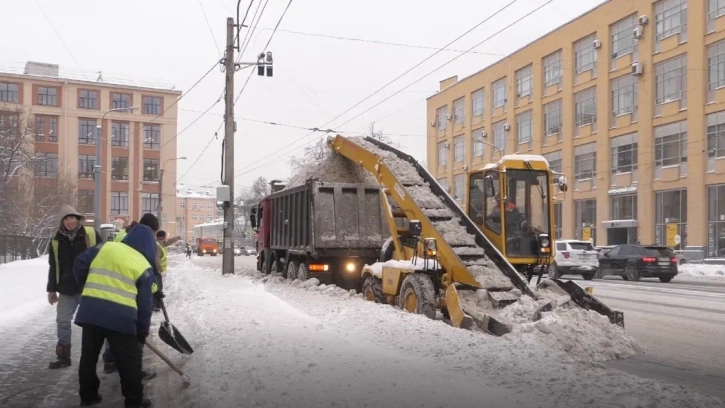 Для уборки улиц в Петербурге зимой потребуется еще почти 4,5 тыс. дворников