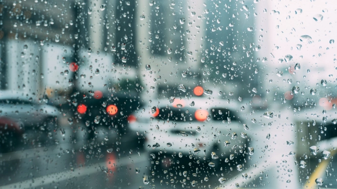 МЧС предупреждает петербуржцев о сильных дождях в среду