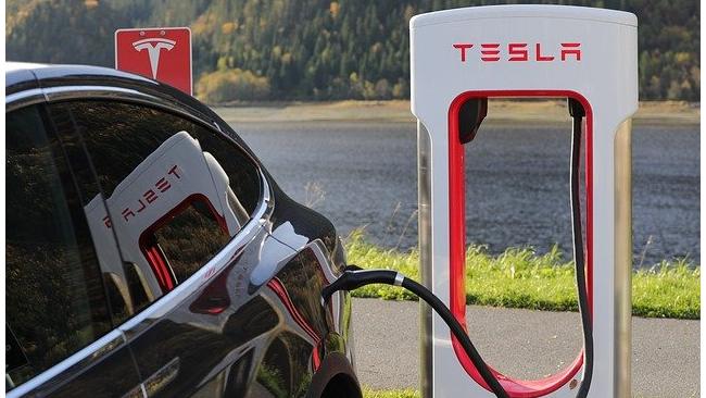 Tesla приостановила использование биткоина для покупки её машин